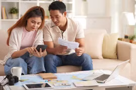 Tình yêu có bền khi hai người không chung quan điểm về tiền?