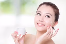 Đọc nhãn thành phần, tránh mua mỹ phẩm chứa chất cấm