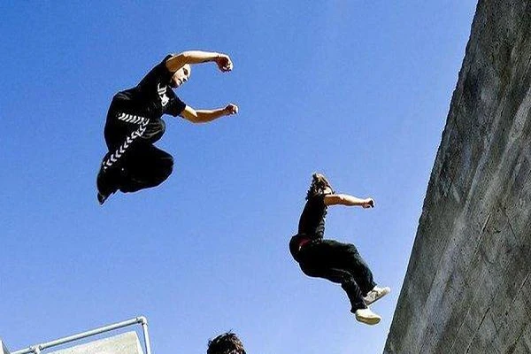 Video: “Dựng tóc gáy” màn nhào lộn Parkour vượt chướng ngại vật