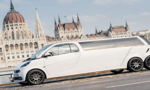 Limousine kỳ dị nhất thế giới với “eo thon” và 6 bánh
