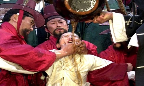 Man rợ đòn đánh ghen cay độc nhất hậu cung xưa