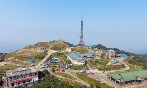 Ngắm lần cuối đỉnh Mẫu Sơn trước khi có hệ thống cáp treo