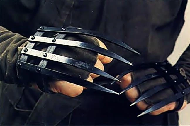 Vũ khí móng vuốt đáng sợ của Ninja lợi hại cỡ nào?