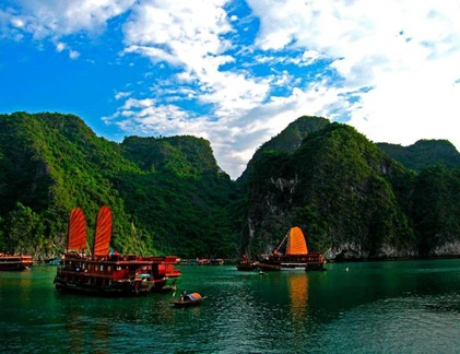 Vịnh Hạ Long lọt top điểm đến tuyệt vời mùa Valentine