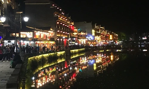 Bên trong Phượng Hoàng Cổ Trấn có gì đặc biệt?