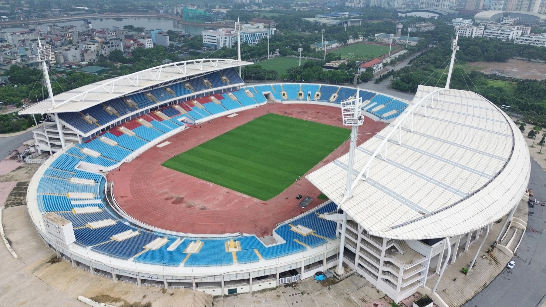 [GALLERY] Diện mạo mới của sân Mỹ Đình với mặt cỏ xanh mướt