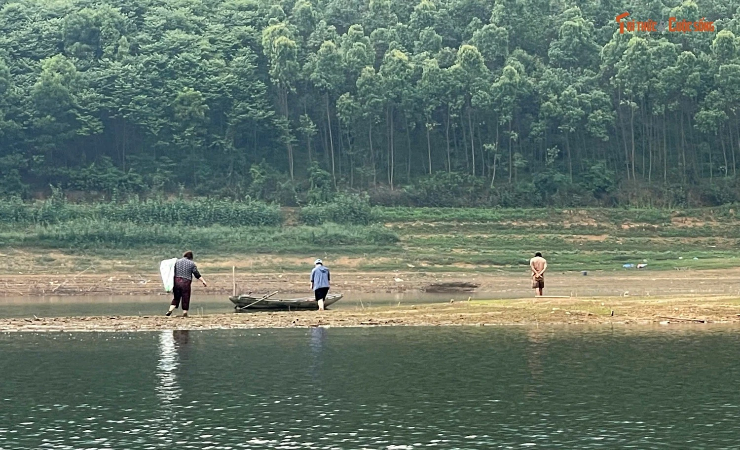 Video: Nhịp sống bình yên trên hồ Thác Bà