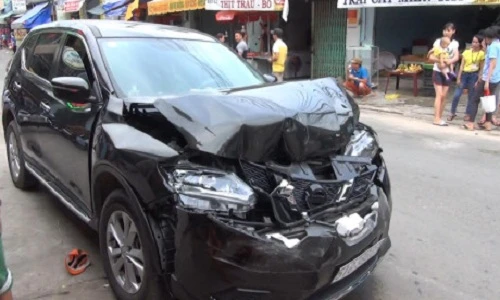 Hiện trường kinh hoàng xe điên đâm 4 người thương vong ở Bình Dương