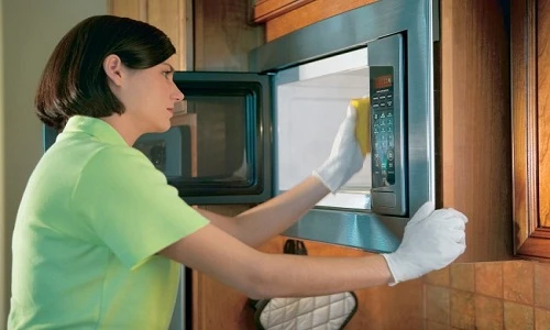 6 bước làm sạch lò vi sóng đúng cách, an toàn