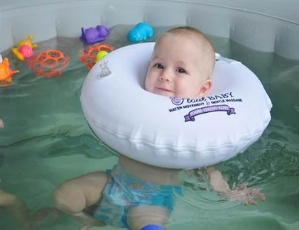 Phao đỡ cổ cho trẻ... tác hại khó lường