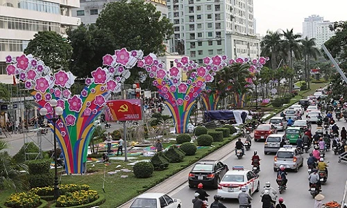 Trang trí lạ trên con đường đẹp nhất Hà Nội