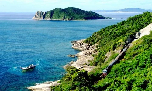 Giá tour đến xứ “Tôi thấy hoa vàng trên cỏ xanh“
