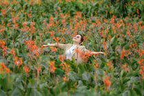 Mùa dong riềng đỏ rực trên núi lửa Chư Đăng Ya hút du khách đến check-in