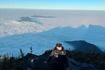 Chinh phục đỉnh núi 'năm ngón tay', ngắm biển mây giữa đại ngàn Tây Bắc