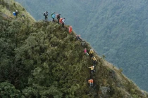 Theo dấu mây trời, chinh phục chuỗi đỉnh núi khắc nghiệt ở Bình Lư