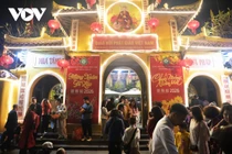 Người dân nườm nượp lễ chùa ngay sau Giao thừa Xuân Bính Ngọ 2026