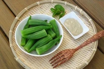 Mẹo nhỏ luộc đậu bắp giòn ngon, xanh mướt, không lo nhớt