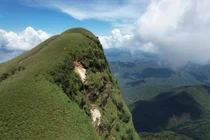 Theo dấu chân trekker chinh phục đỉnh Pa Thiên – Voi Mẹp giữa mùa mây