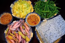 Vì sao mực cuốn rau muống gây sốt cộng đồng ẩm thực? 