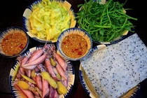 Vì sao mực cuốn rau muống gây sốt cộng đồng ẩm thực? 