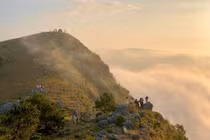 Cao nguyên xanh mướt ở Bắc Ninh hút du khách đến cắm trại