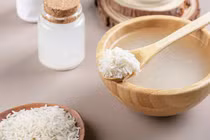 Tận dụng nước vo gạo để cải thiện tình trạng móng tay yếu