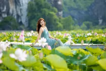 Rủ nhau về Hang Múa “săn” mùa sen đẹp như tranh vẽ