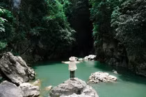 Suối Bản Án hút du khách bởi vẻ đẹp nguyên sơ hiếm có