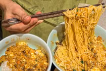 Thưởng thức tô mì cua lông trải nghiệm mùa thu không thể bỏ lỡ ở Thượng Hải