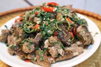 Vịt xào rau răm thơm cay, món ngon đưa cơm ngày oi nóng