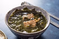 3 món từ rong biển giúp người lớn tuổi nhẹ bụng, chắc xương