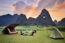 Trải nghiệm cắm trại dưới “con mắt khổng lồ” giữa non xanh