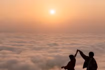 Chinh phục đỉnh Tò Bò săn mây, ngắm cảnh Tây Bắc