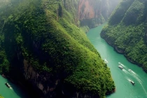 Mê mẩn cảnh sắc 'dải lụa xanh' dưới chân hẻm Tu Sản