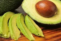 Vì sao người thận yếu được khuyên hạn chế ăn bơ?