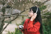 Hoa đào nở sớm nơi rẻo cao Tà Xùa, hút du khách checkin giữa núi rừng Tây Bắc