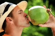 Nước dừa tốt cho sức khỏe, nhưng người bệnh thận cần cẩn trọng