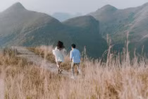 Mùa cỏ cháy Ba Quáng, Cao Bằng đẹp như khung cảnh phim điện ảnh