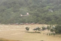 Thác Bản Giốc tạm ngừng đón khách do nước dâng cao, dòng chảy xiết nguy hiểm