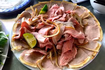 Một lần thưởng thức, hương vị tự nhiên, thanh ngọt và cách ăn tinh tế sẽ khiến ai cũng muốn quay lại, đưa món ăn này trở thành “đặc sản không thể bỏ qua” mỗi khi đến Đà Nẵng. Ảnh Internet