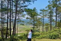 Hè 2025, Gen Z chuộng tour "ẩn cư, sống chậm" vắng người