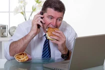 Thói quen tưởng vô hại đang hủy hoại dạ dày bạn từng ngày