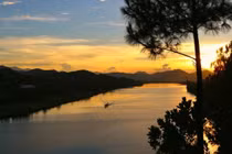  Lên đồi Vọng Cảnh, ngắm trọn Huế mộng mơ giữa trời xanh sông biếc