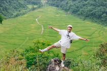 Du khách say mê cảnh đẹp Pù Luông. Ảnh Blog của Rọt