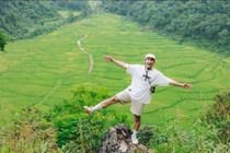 Du khách say mê cảnh đẹp Pù Luông. Ảnh Blog của Rọt