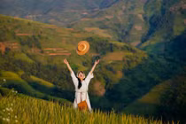 Tháng 9 lên Tà Xùa, chọn tour nào săn mây, ngắm lúa chín?