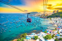 Vé máy bay tăng cao dịp lễ, du khách tìm biển vắng, chi phí mềm