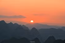 Say đắm ánh hoàng hôn trên cao nguyên đá Mèo Vạc