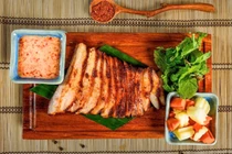 Phần thịt lợn giòn mềm, nhiều chất nhưng 5 nhóm người nên tránh