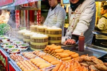 10 món ăn vặt nức tiếng nhất định phải thử khi du lịch Bắc Kinh